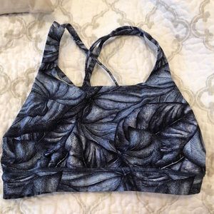 Lululemon energy bra size 6 which equals small